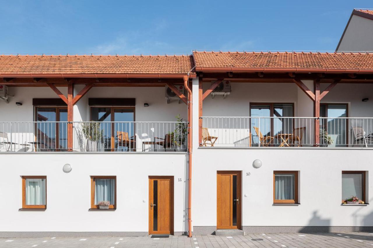 Rezidence Konevova, Mikulov Apartamento Exterior foto