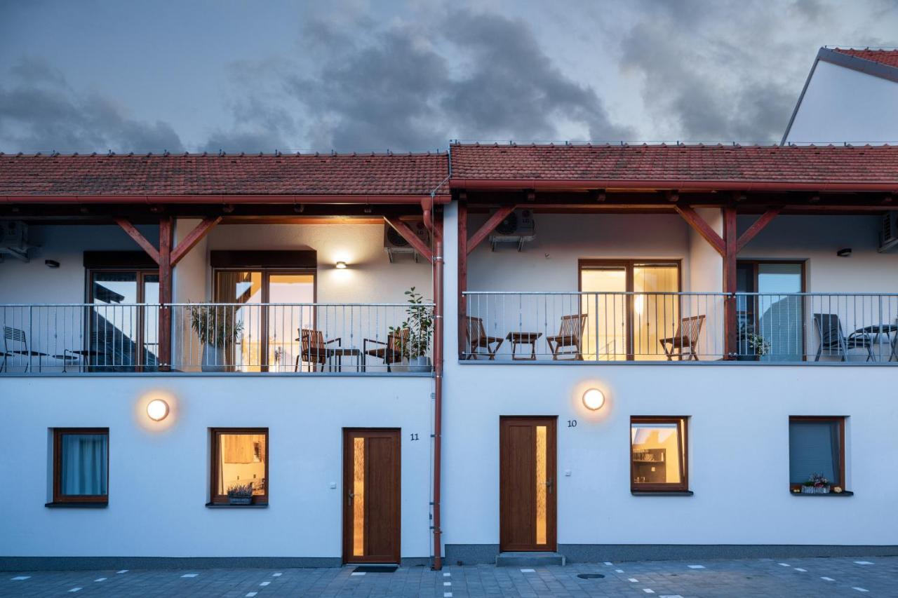 Rezidence Konevova, Mikulov Apartamento Exterior foto
